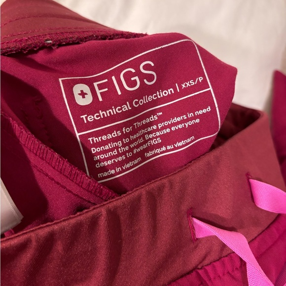 Figs dark magenta scrub set - Picture 3 of 4